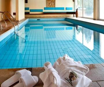Koppla av efter dagens äventyr med spa, pool och wellness i hjärtat av Alsace.